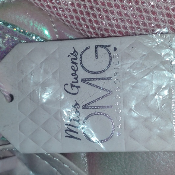 MISS GWEN's OMG! Accessories Weekend Quilted Medium Duffle Bag in Multi-pastels - Picture 5 of 7